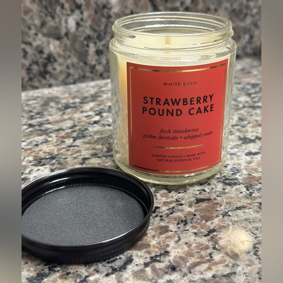 Bath and Body Works STRAWBERRY POUND CAKE 1-Wick Candle 7 oz NEW - Picture 2 of 6